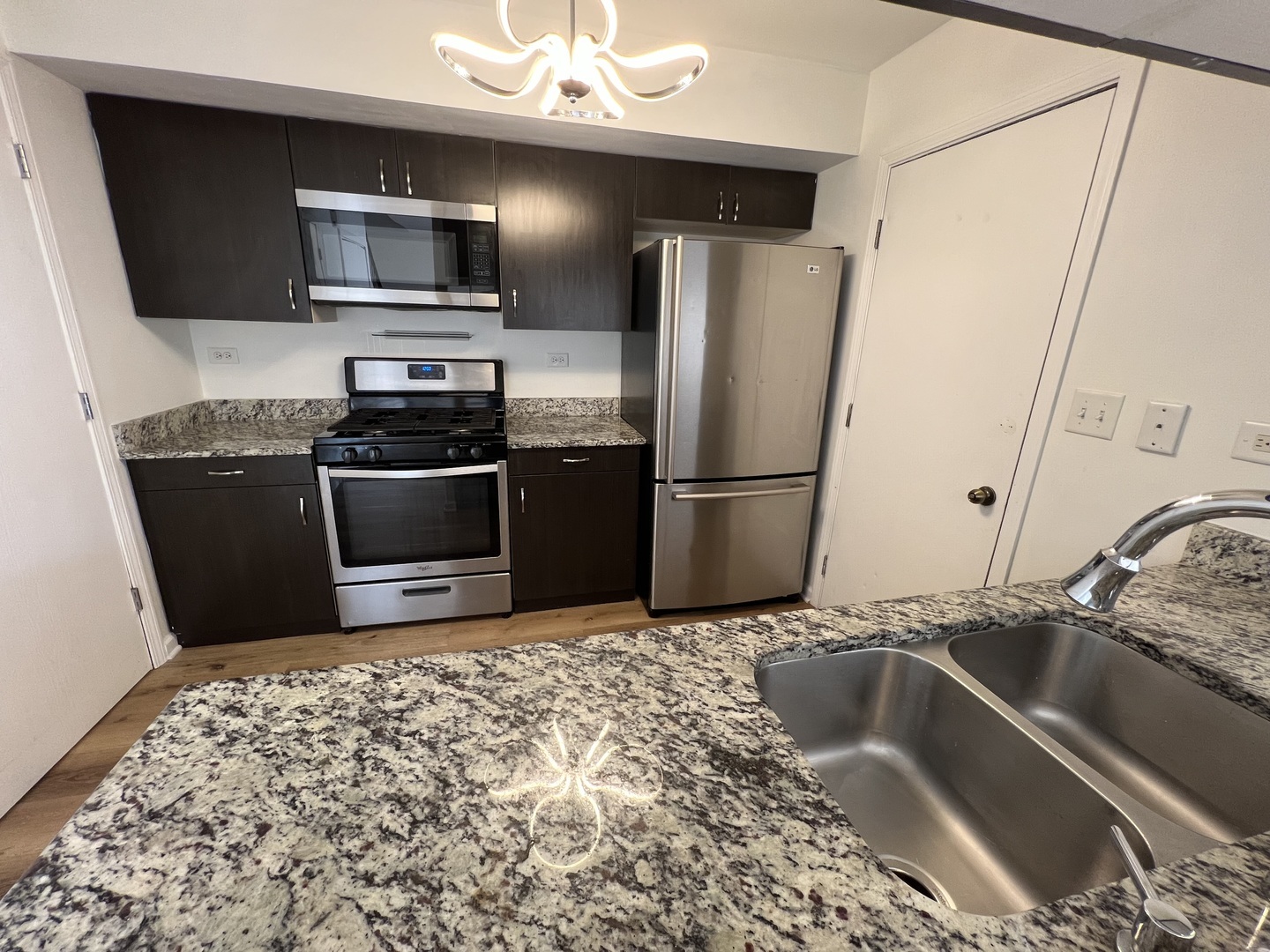 305 Gregory Street #305, Aurora, IL 60504