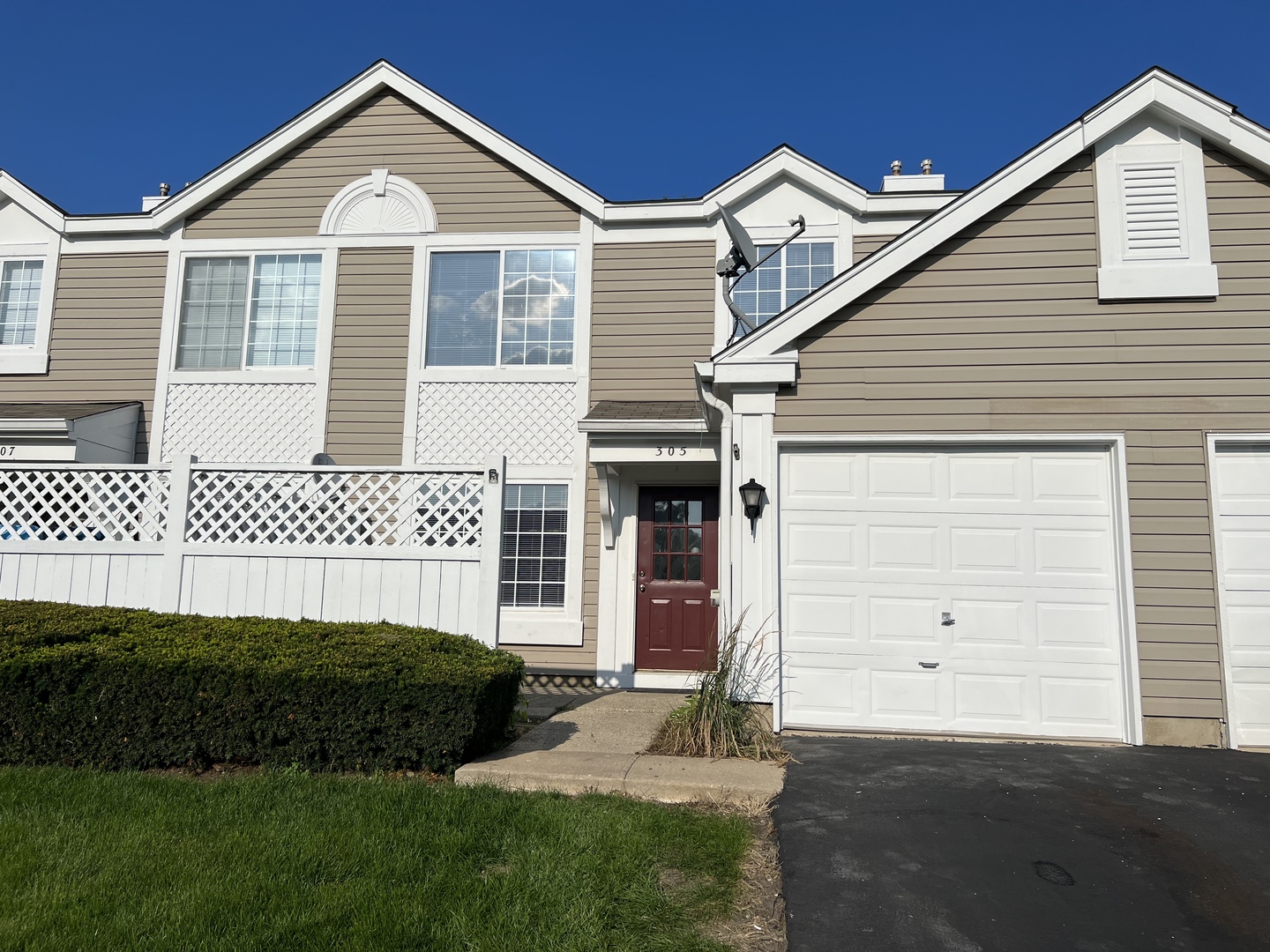 305 Gregory Street #305, Aurora, IL 60504
