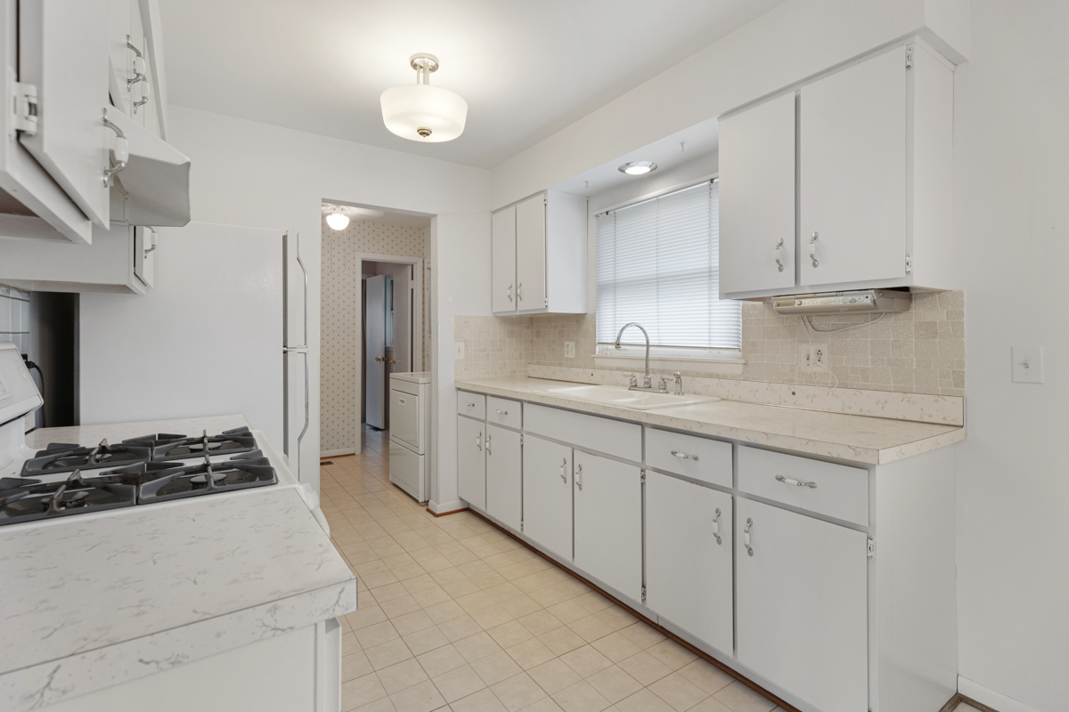 1108 Lancaster Avenue, Elk Grove Village, IL 60007