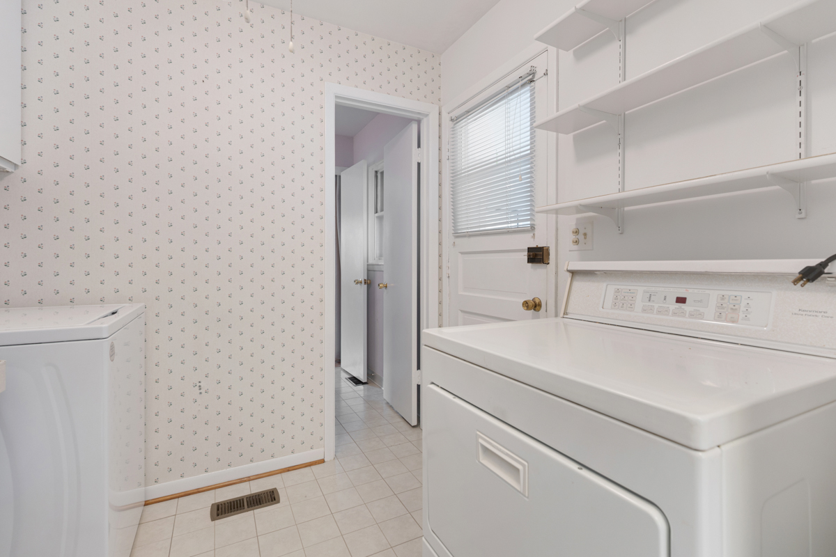 1108 Lancaster Avenue, Elk Grove Village, IL 60007