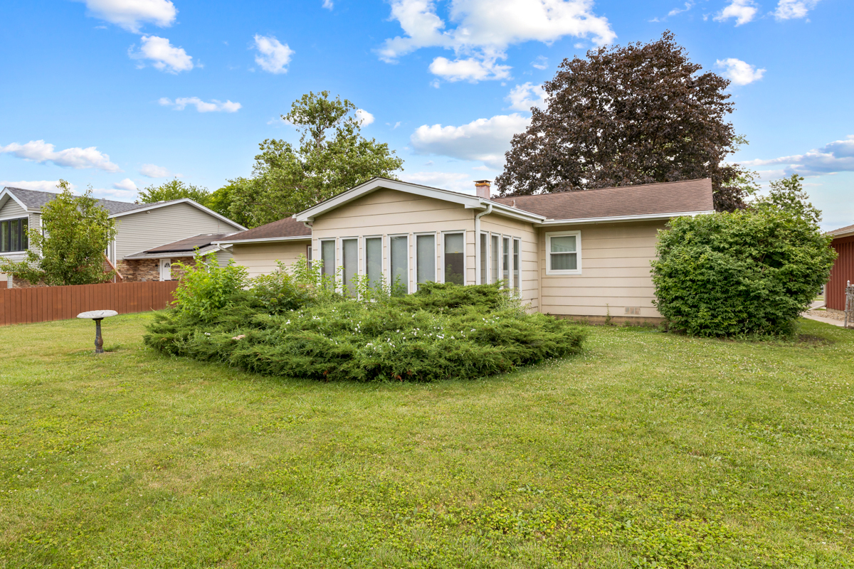 1108 Lancaster Avenue, Elk Grove Village, IL 60007