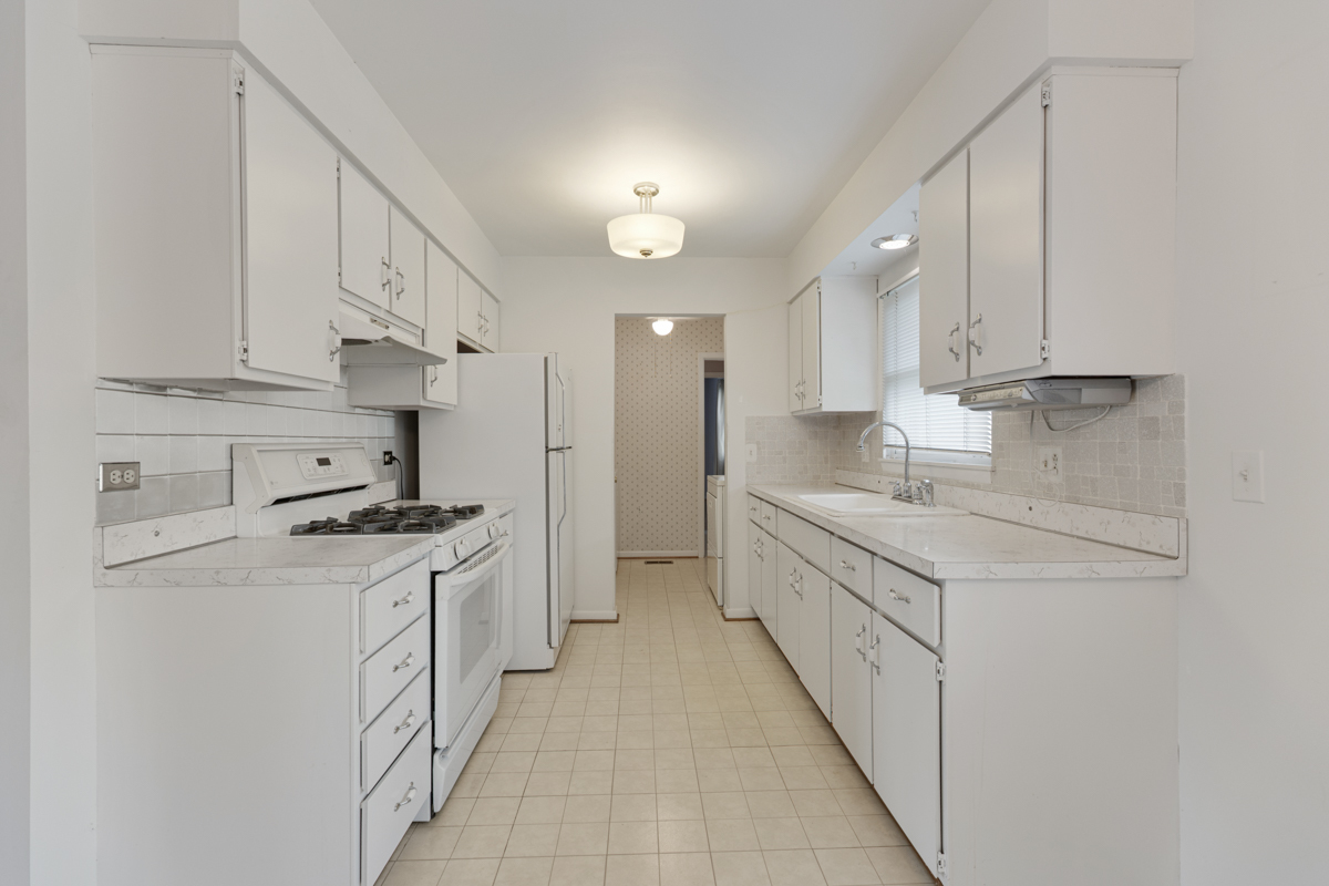 1108 Lancaster Avenue, Elk Grove Village, IL 60007
