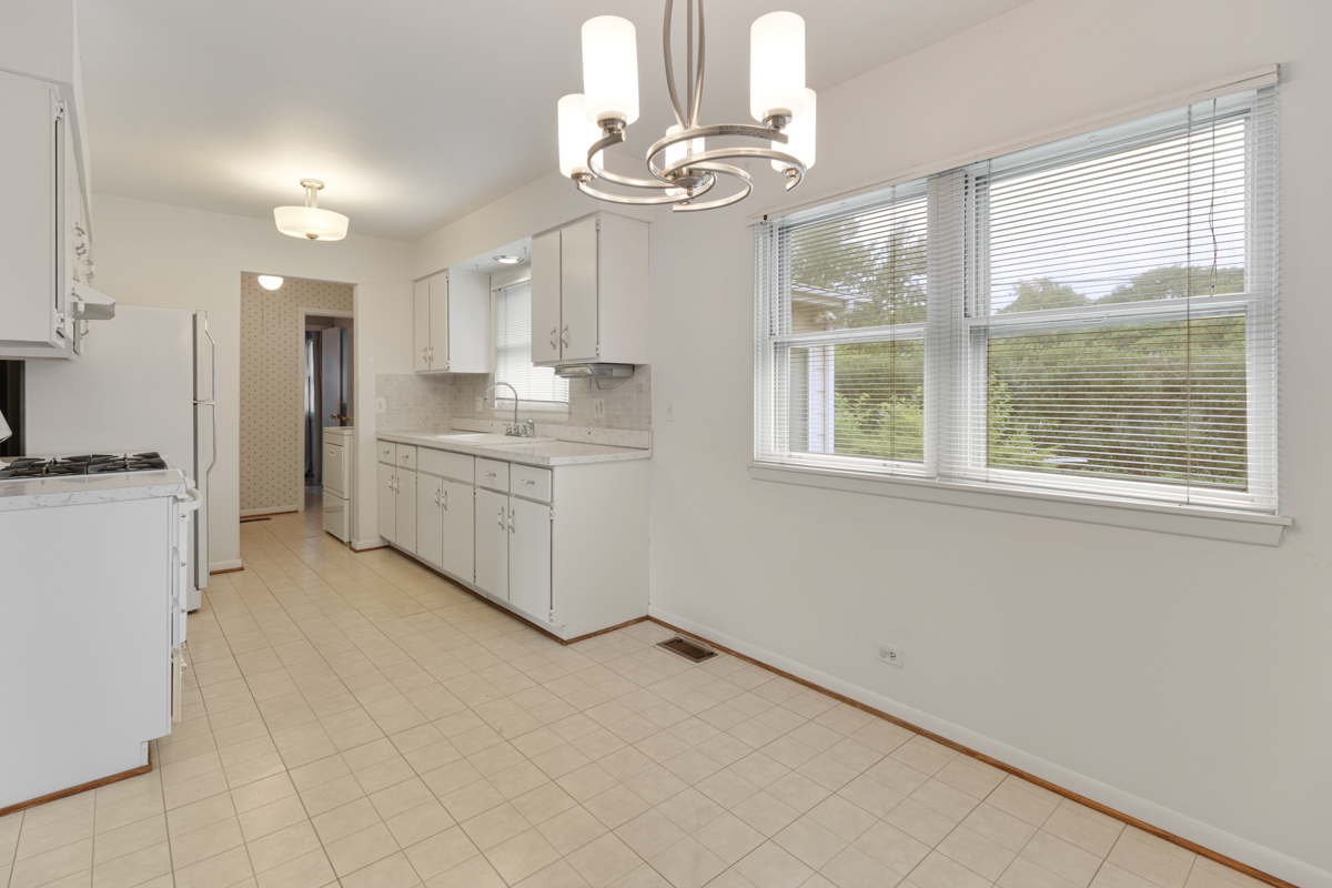 1108 Lancaster Avenue, Elk Grove Village, IL 60007