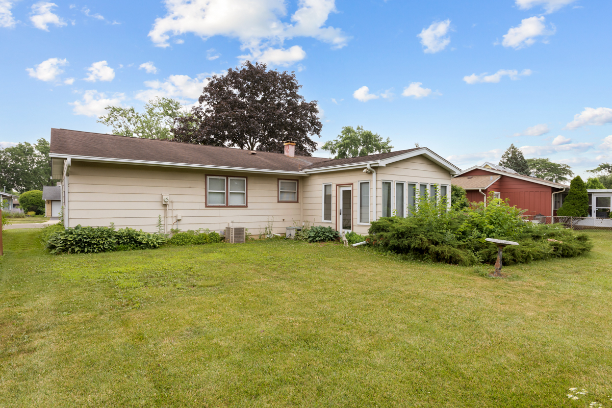 1108 Lancaster Avenue, Elk Grove Village, IL 60007