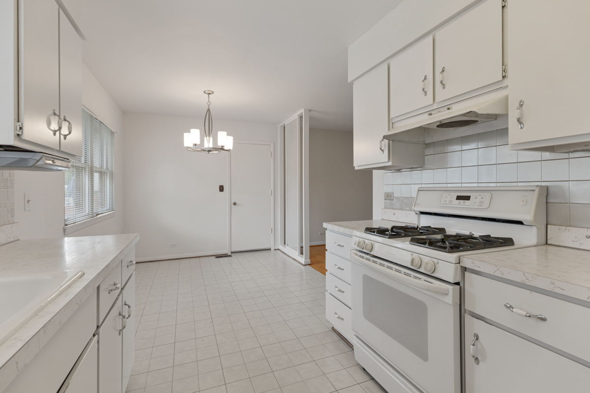 1108 Lancaster Avenue, Elk Grove Village, IL 60007