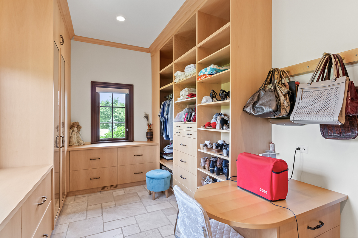 23 Enclave Court, South Barrington, IL 60010