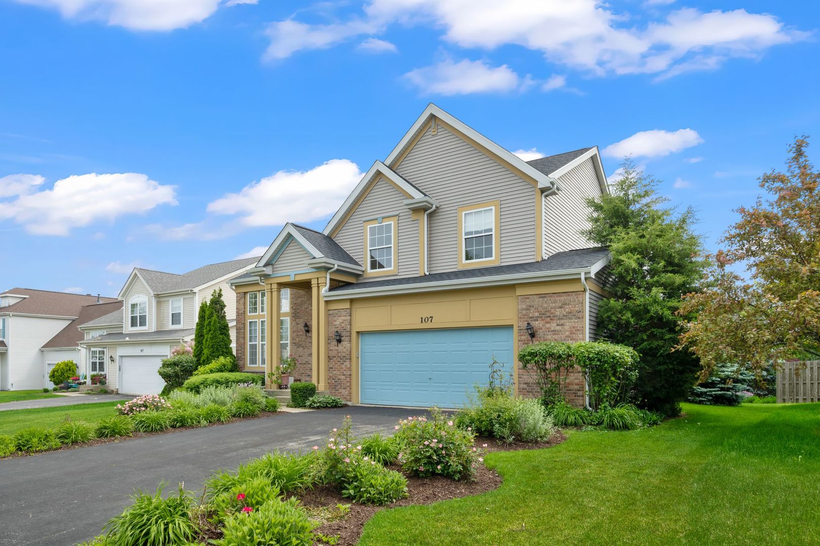 107 W Hampton Court, Round Lake, IL 60073