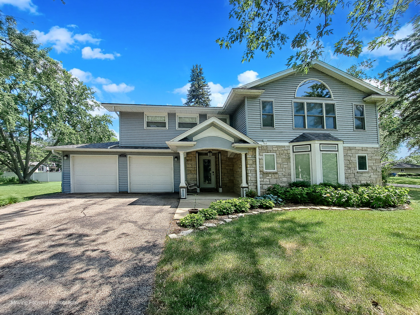 275 Buena Vista Drive, Glen Ellyn, IL 60137