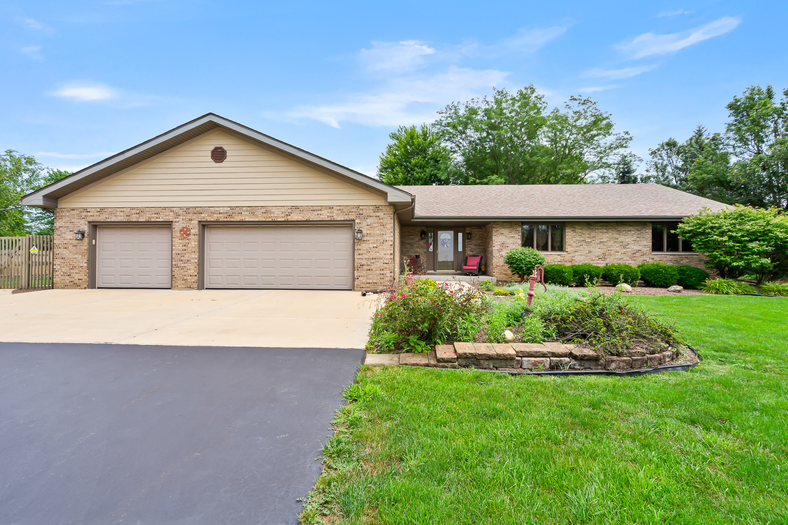 22601 S Spencer Road, New Lenox, IL 60451