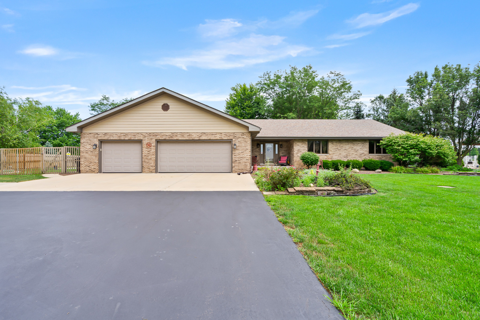 22601 S Spencer Road, New Lenox, IL 60451