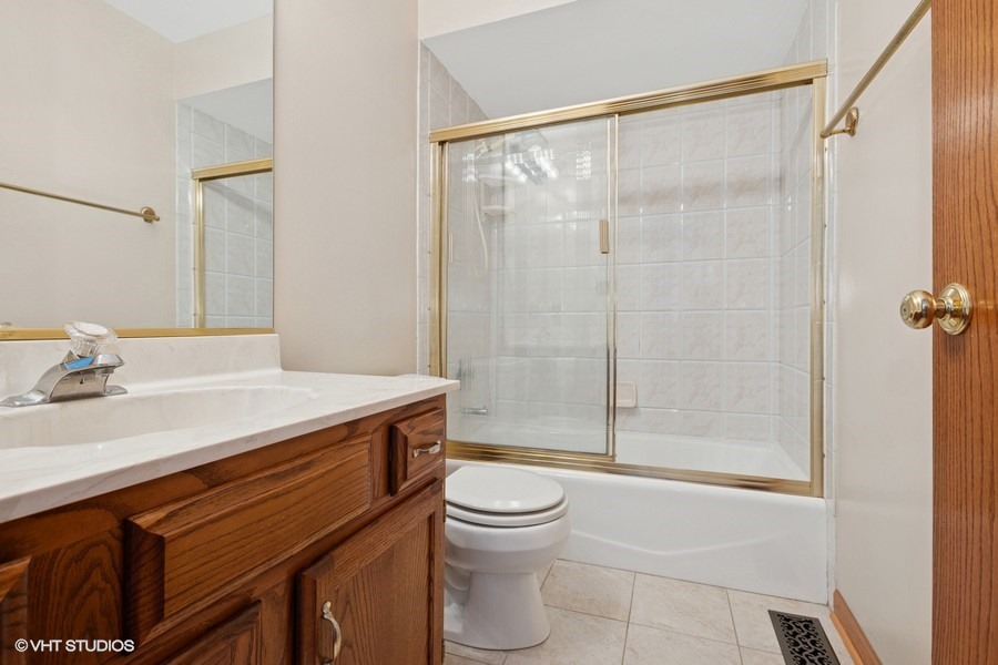 6919 Lexington Court, Tinley Park, IL 60477