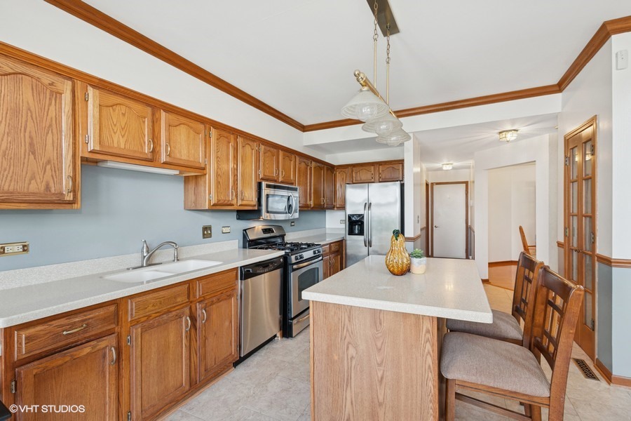 6919 Lexington Court, Tinley Park, IL 60477