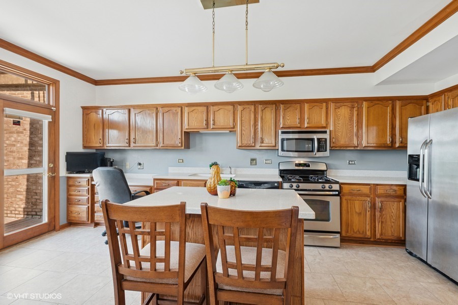 6919 Lexington Court, Tinley Park, IL 60477