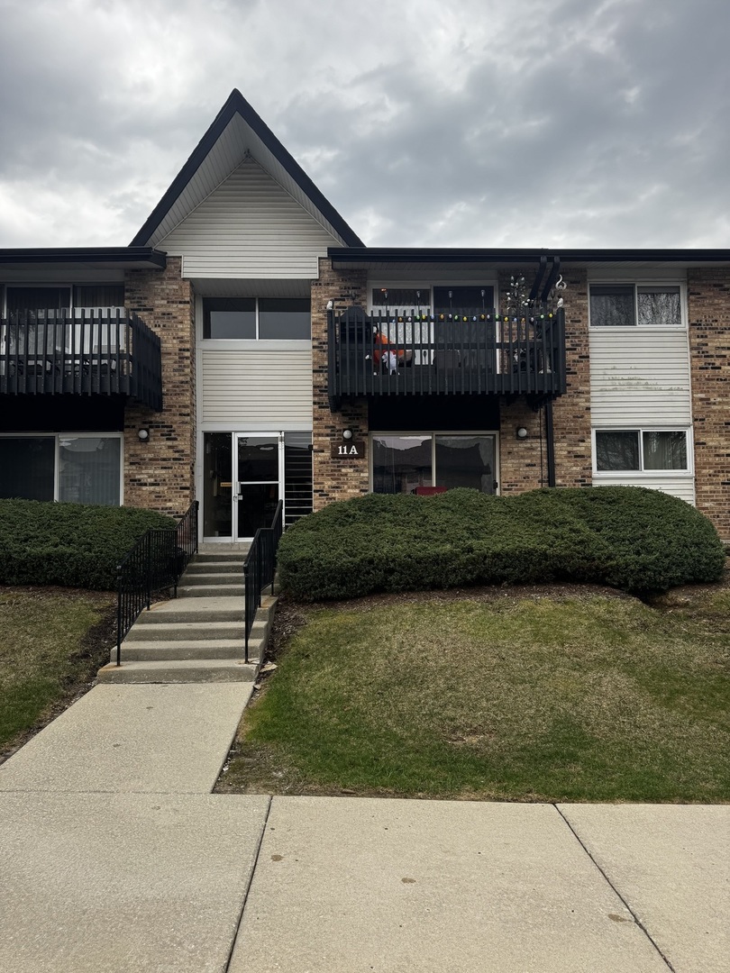 11A Kingery Quarter #202, Willowbrook, IL 60527