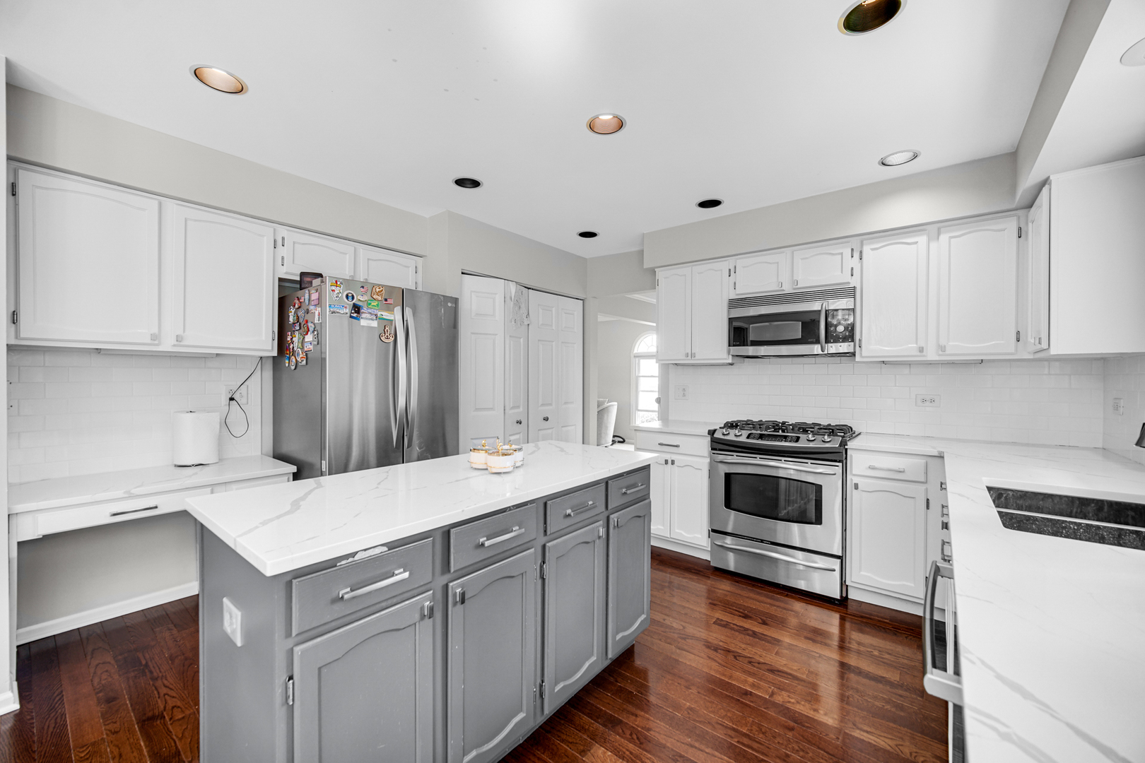 2955 Roslyn Lane, Buffalo Grove, IL 60089