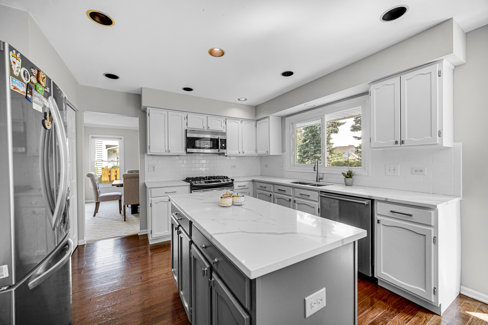 2955 Roslyn Lane, Buffalo Grove, IL 60089