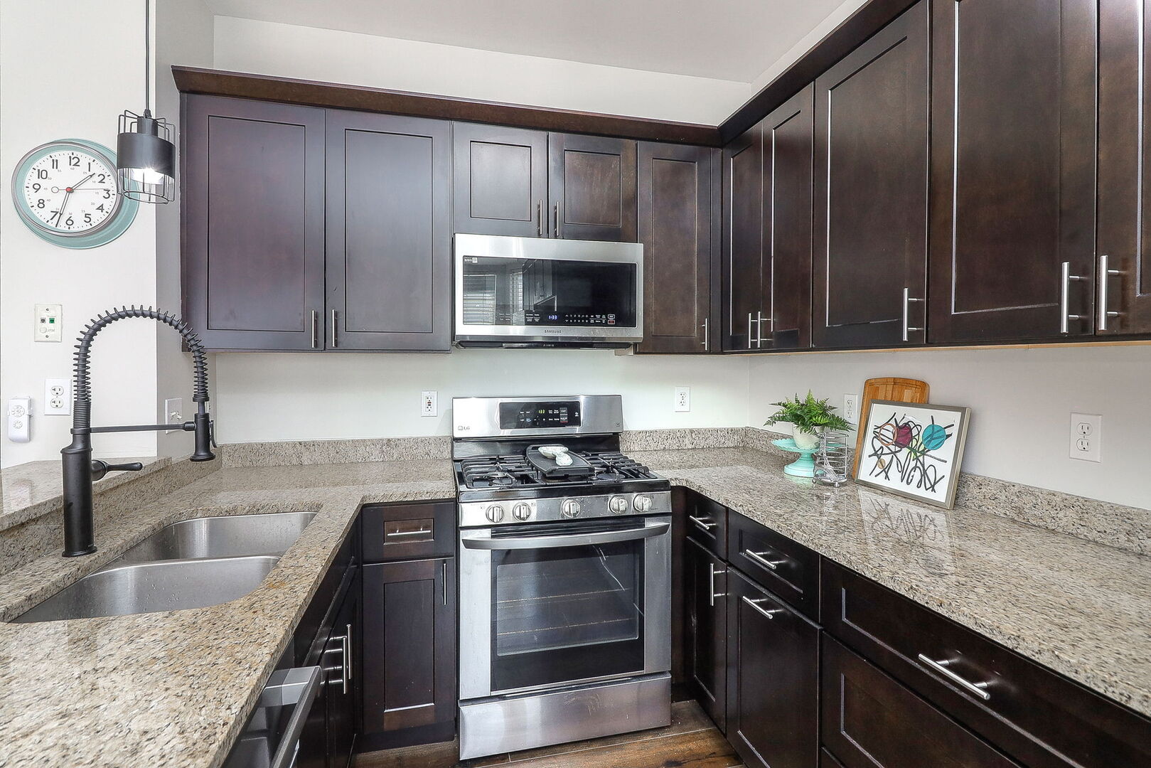 1812 Grandview Place, Montgomery, IL 60538