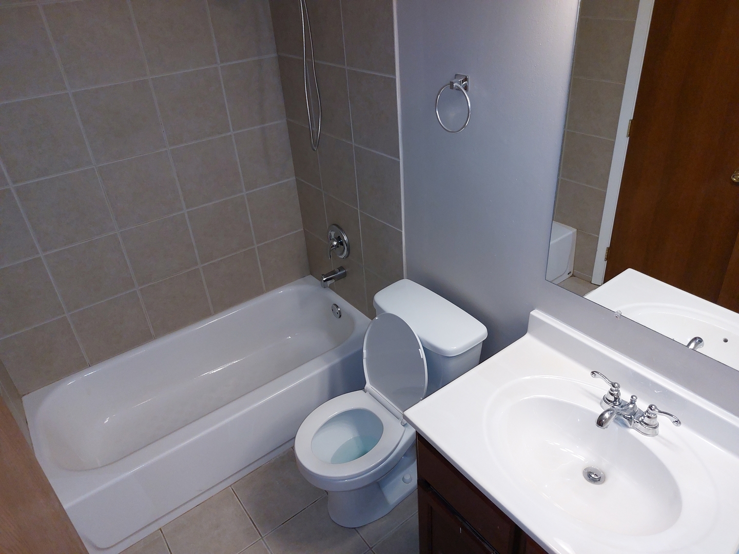 683 Rosner Drive #2ND, Roselle, IL 60172