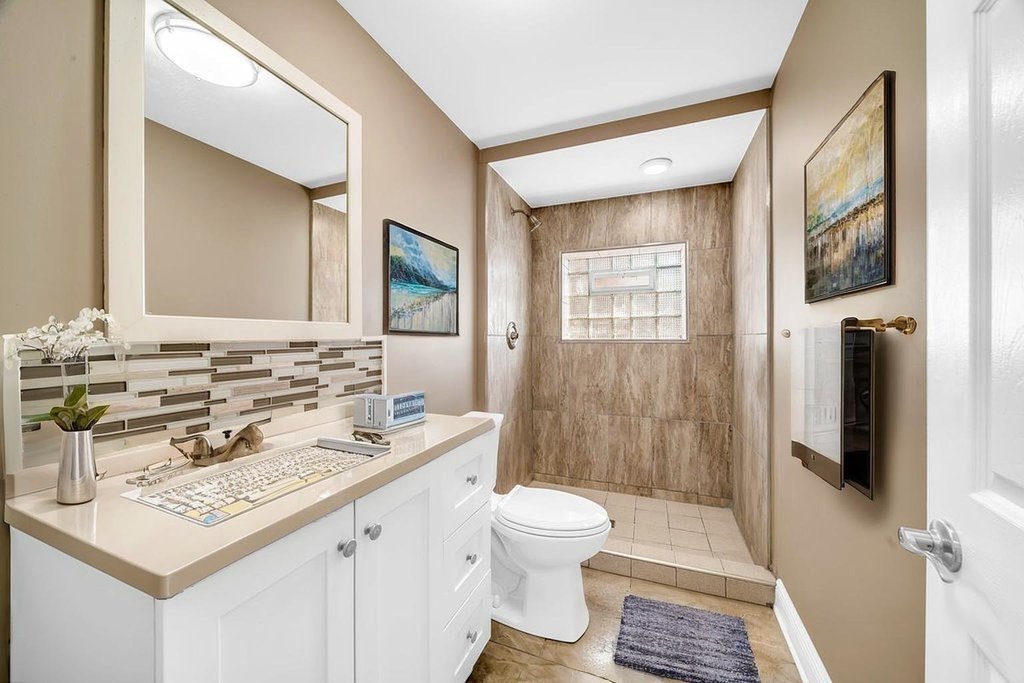396 E Kensington Avenue, Chicago, IL 60628