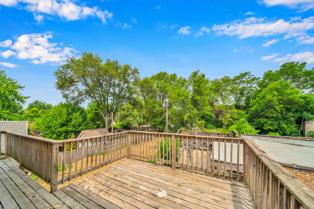 396 E Kensington Avenue, Chicago, IL 60628
