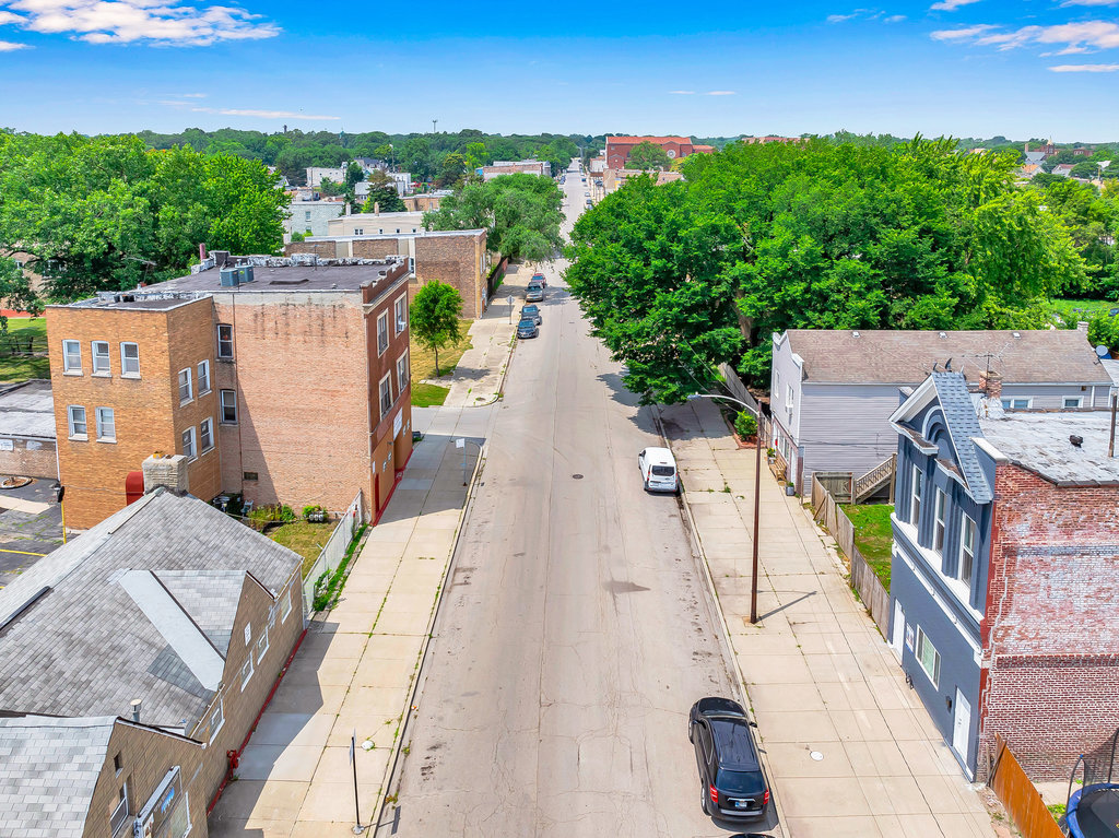 396 E Kensington Avenue, Chicago, IL 60628