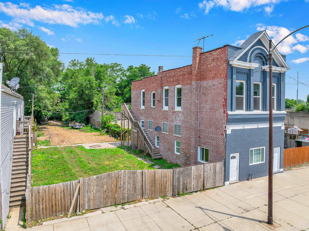 396 E Kensington Avenue, Chicago, IL 60628