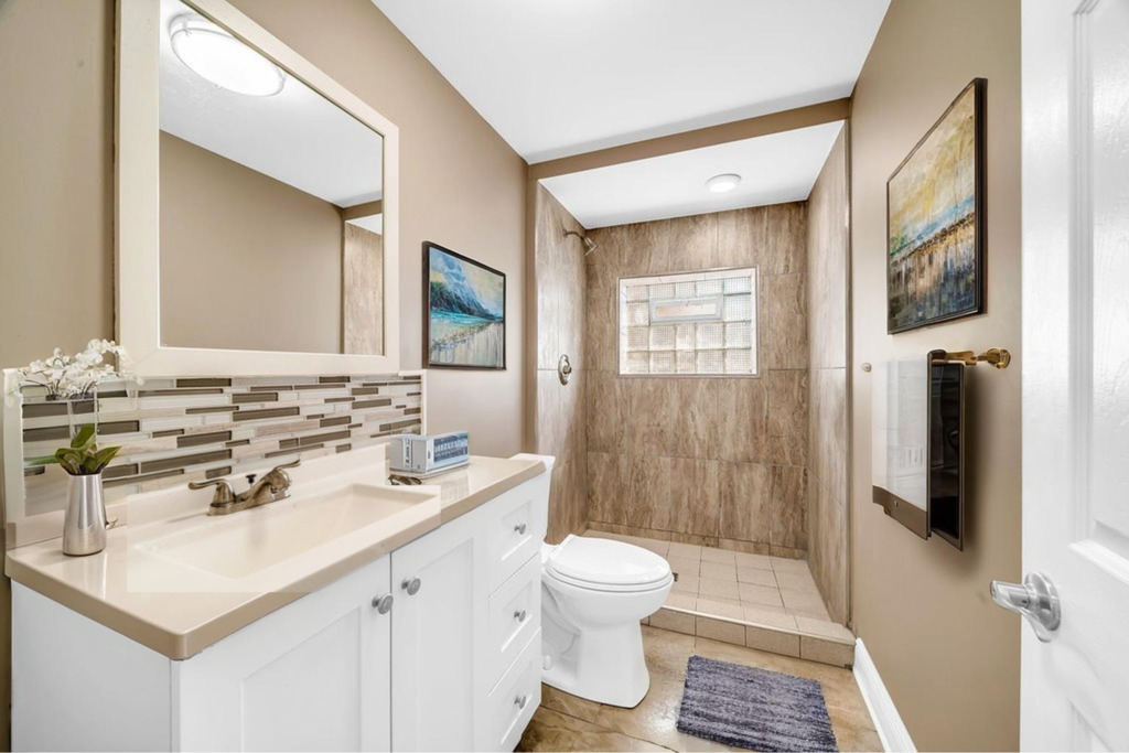 396 E Kensington Avenue, Chicago, IL 60628