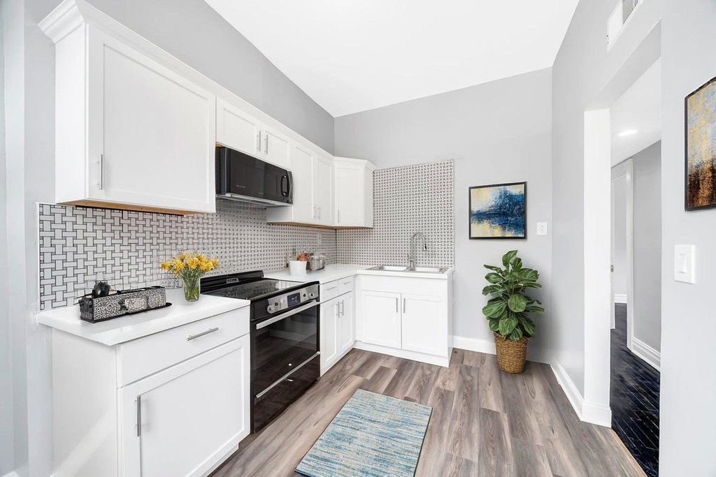 396 E Kensington Avenue, Chicago, IL 60628