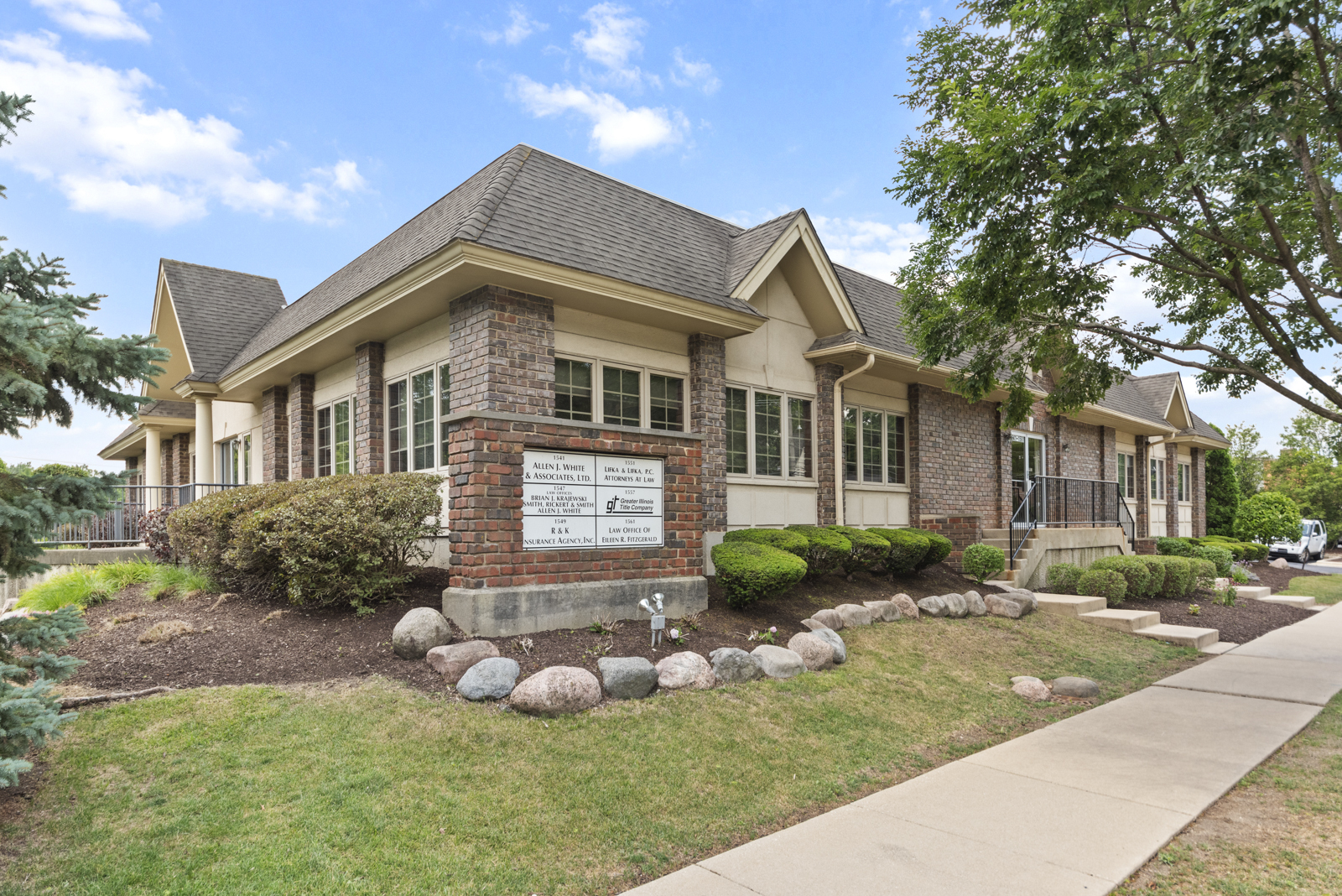 1557 Warren Avenue, Downers Grove, IL 60515