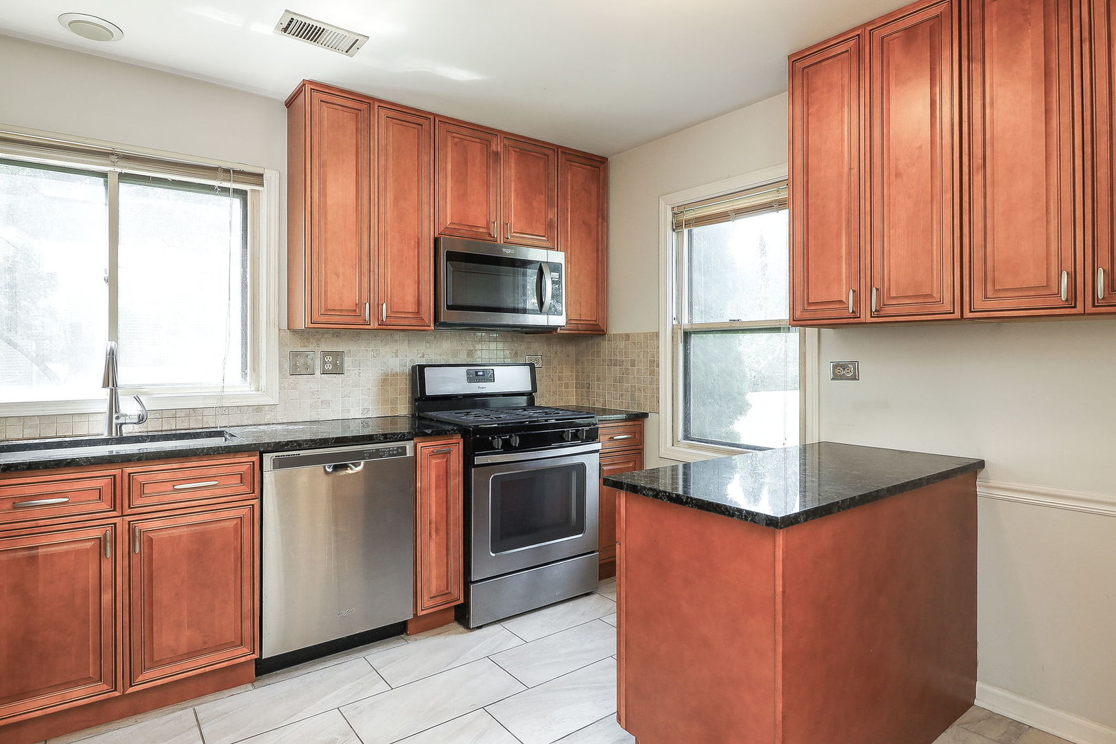 1918 N Yale Avenue, Arlington Heights, IL 60004