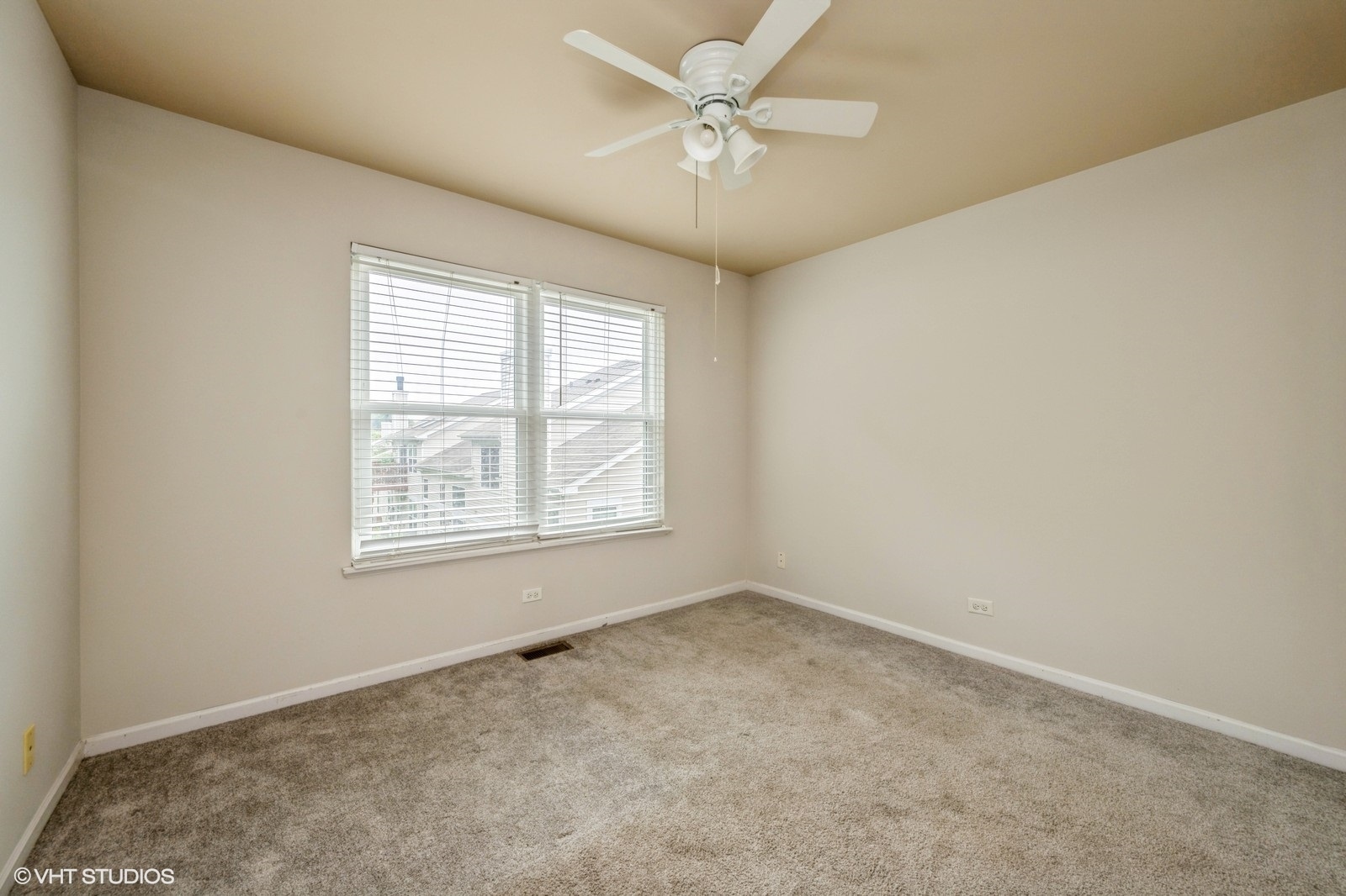 8 Dellwood Court, Algonquin, IL 60102