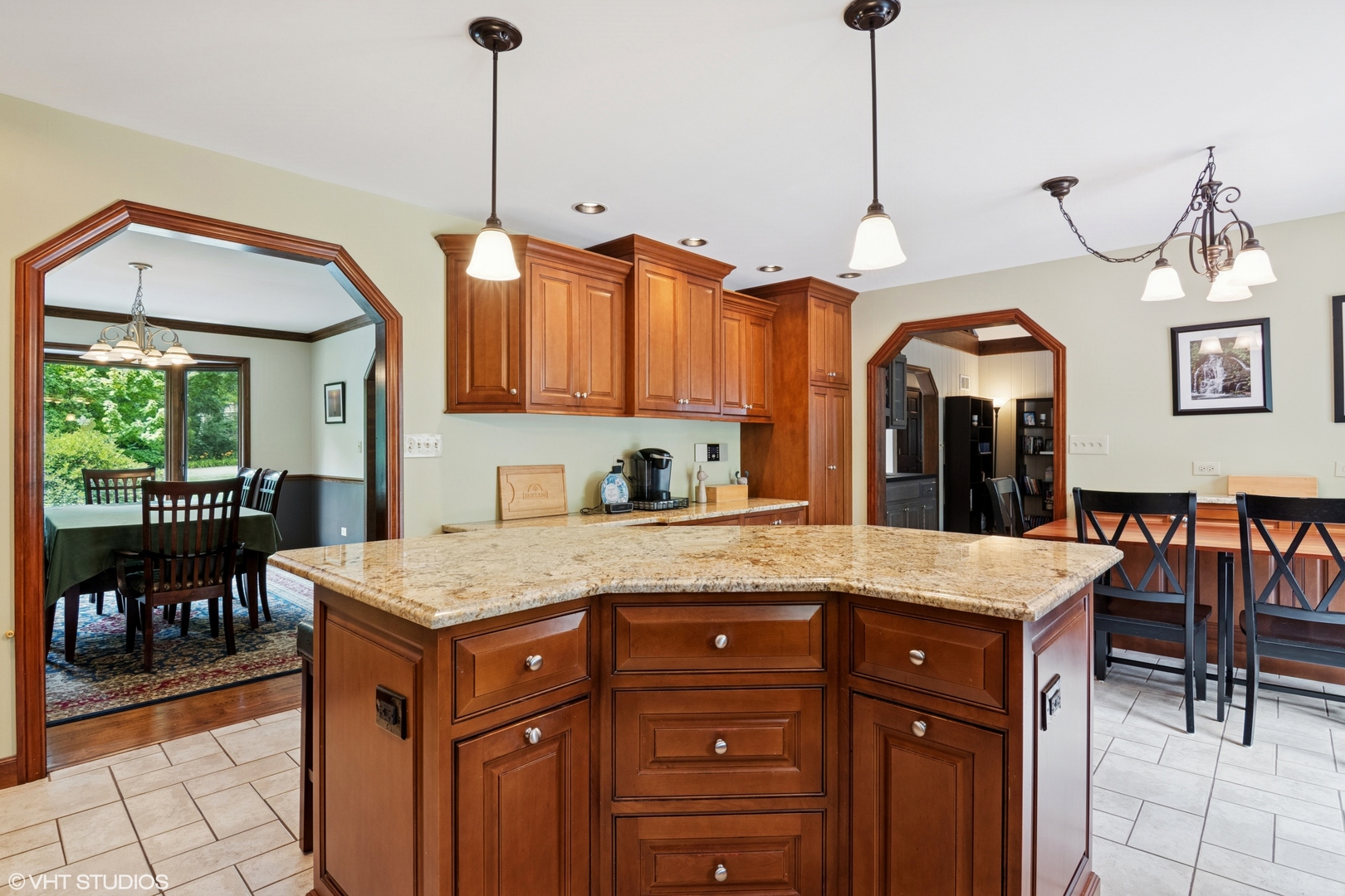 28W520 Pamela Court, West Chicago, IL 60185