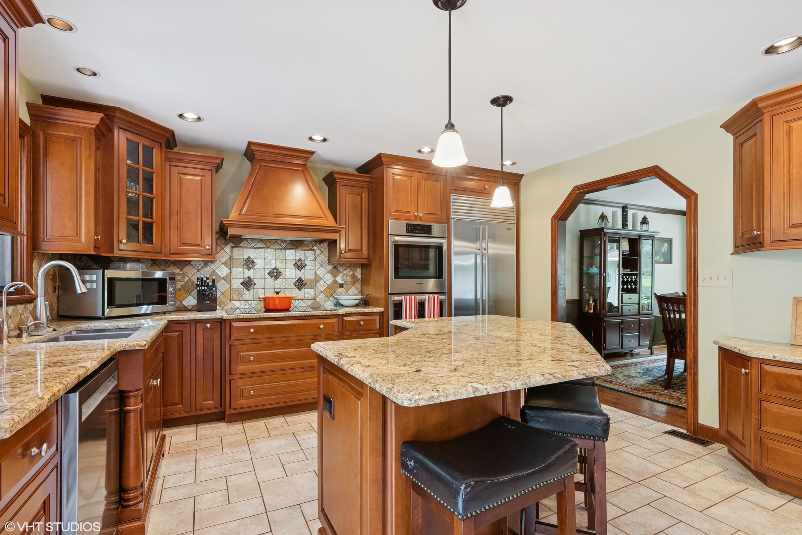 28W520 Pamela Court, West Chicago, IL 60185