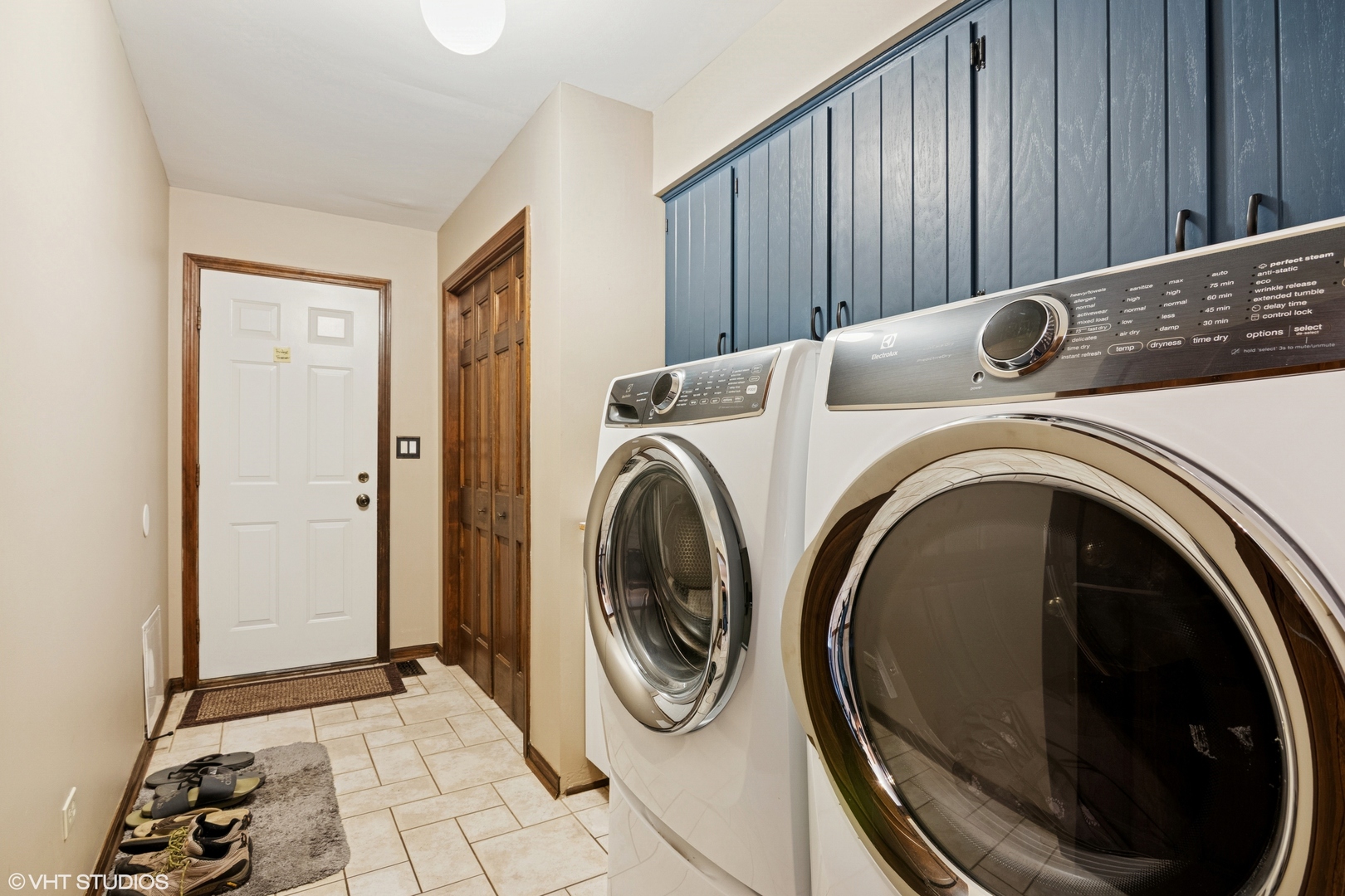 28W520 Pamela Court, West Chicago, IL 60185