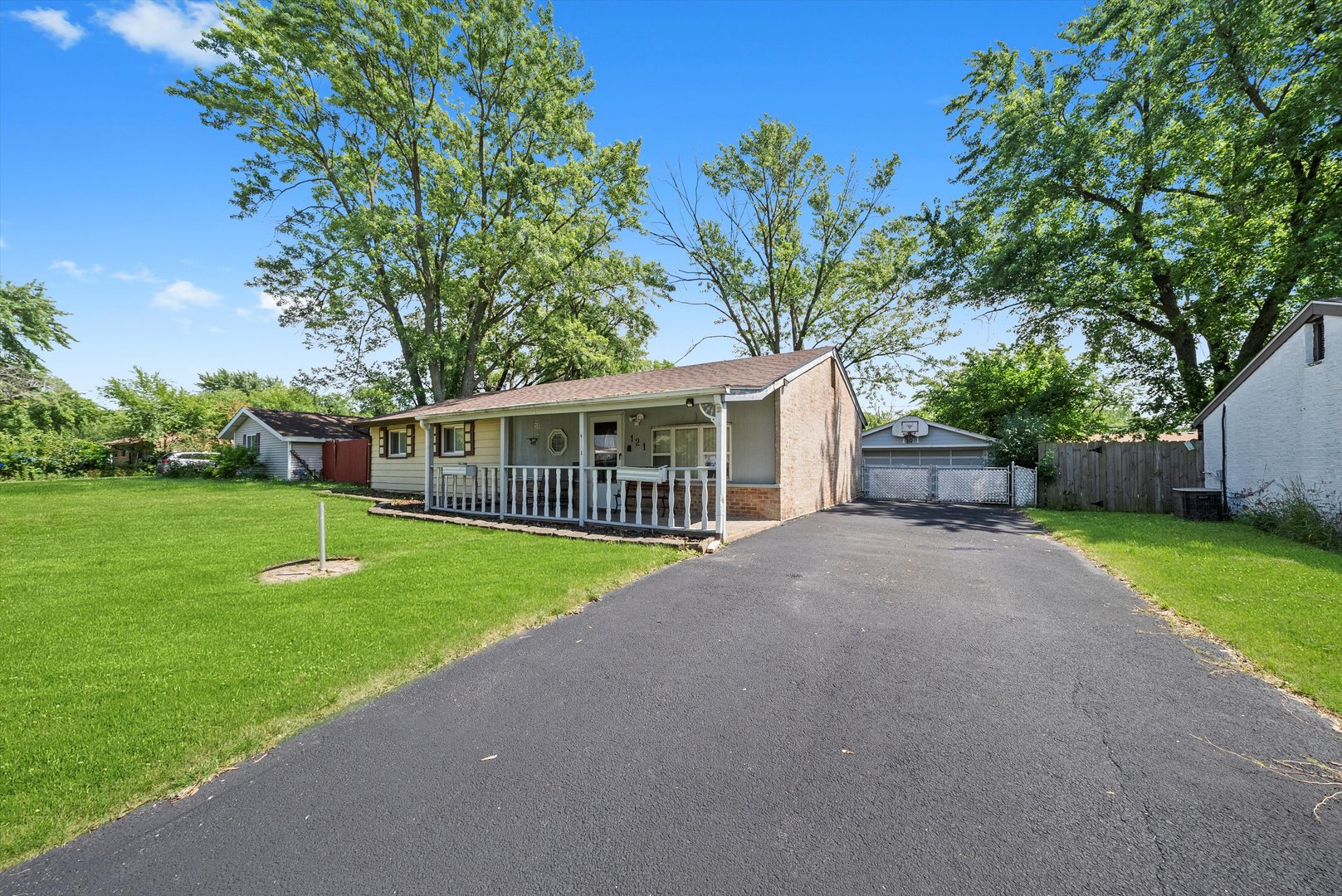 121 Cypress Drive, Bolingbrook, IL 60440
