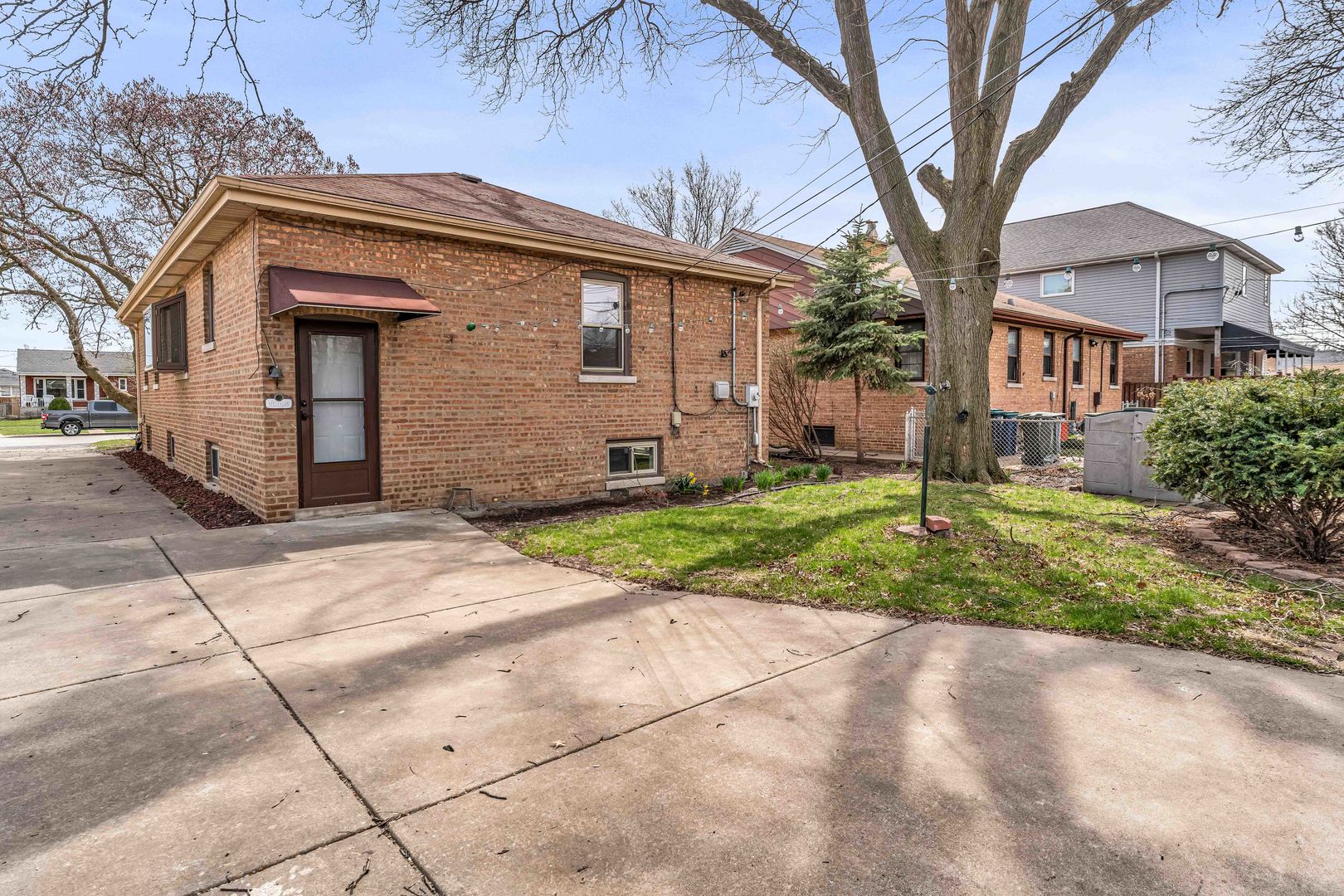 10026 S Spaulding Avenue, Evergreen Park, IL 60805
