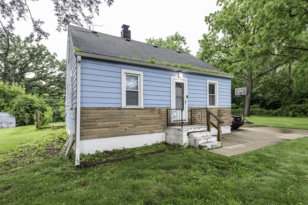 12698 W Grandview Avenue, Waukegan, IL 60085