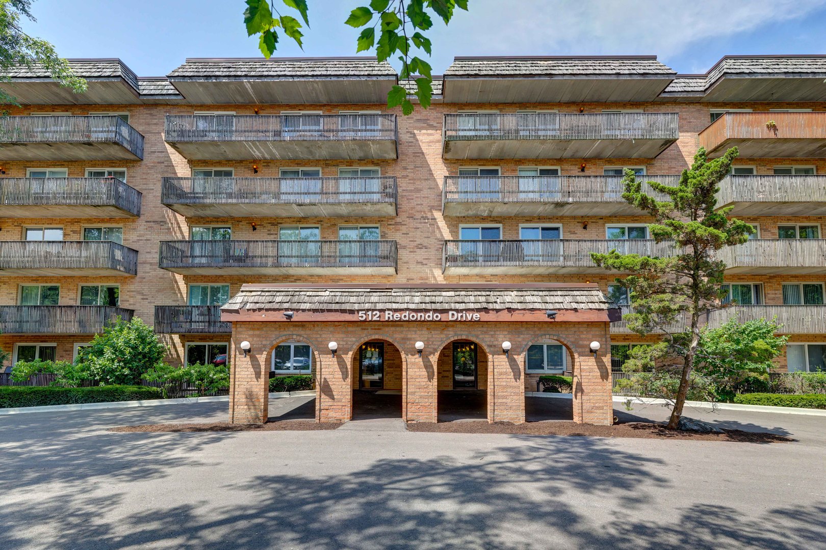 512 Redondo Drive #112, Downers Grove, IL 60516
