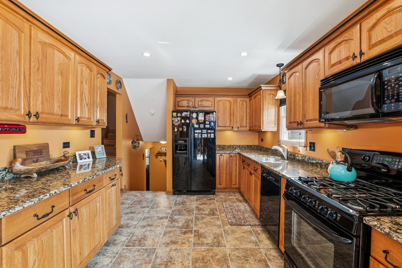 8900 S 85th Avenue, Hickory Hills, IL 60457