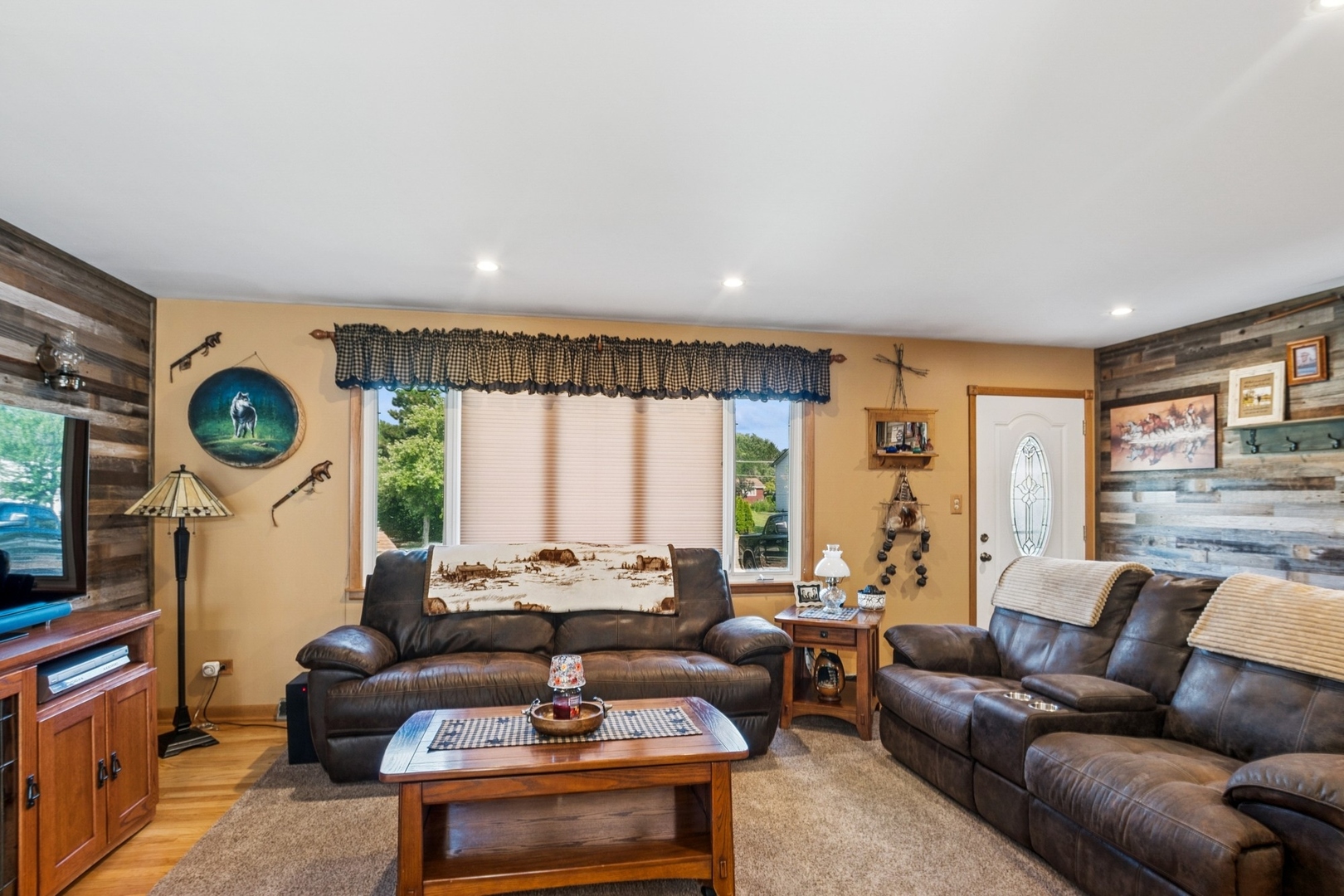 8900 S 85th Avenue, Hickory Hills, IL 60457