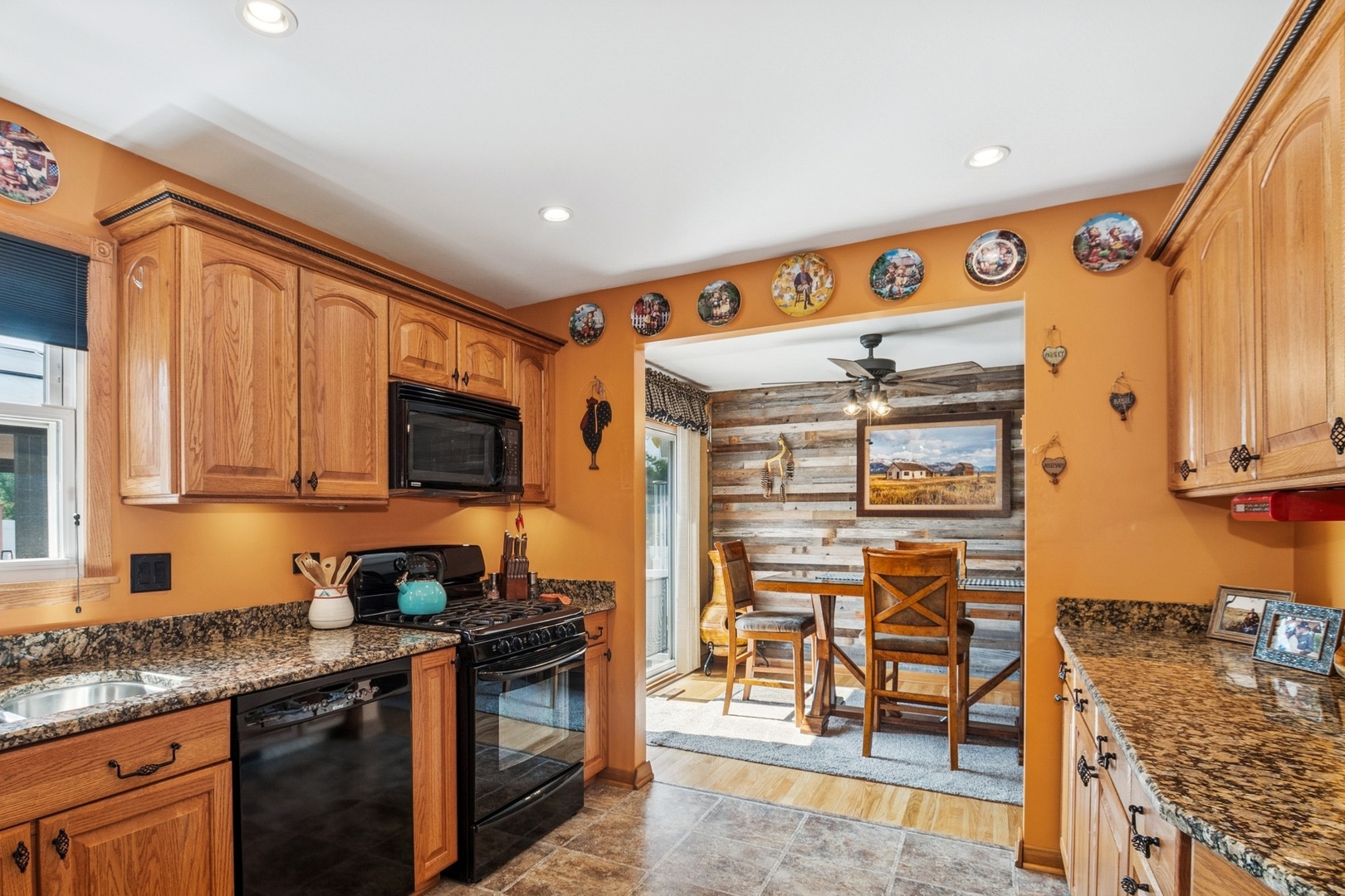 8900 S 85th Avenue, Hickory Hills, IL 60457