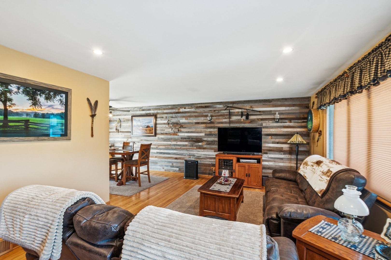 8900 S 85th Avenue, Hickory Hills, IL 60457