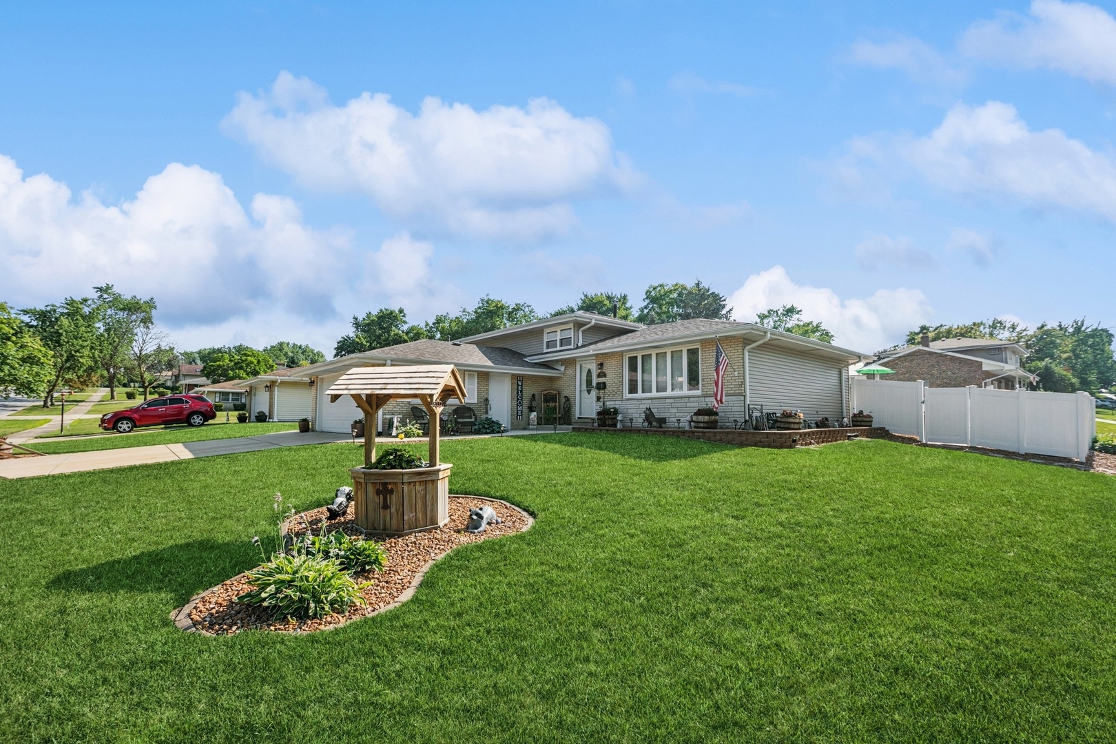 8900 S 85th Avenue, Hickory Hills, IL 60457