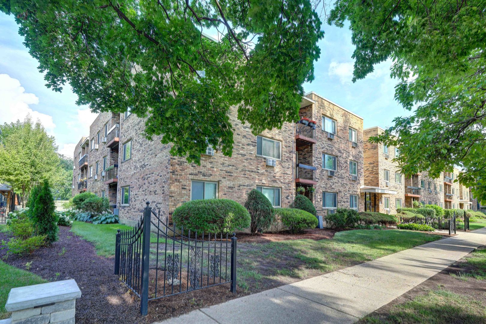 420 Home Avenue #202, Oak Park, IL 60302