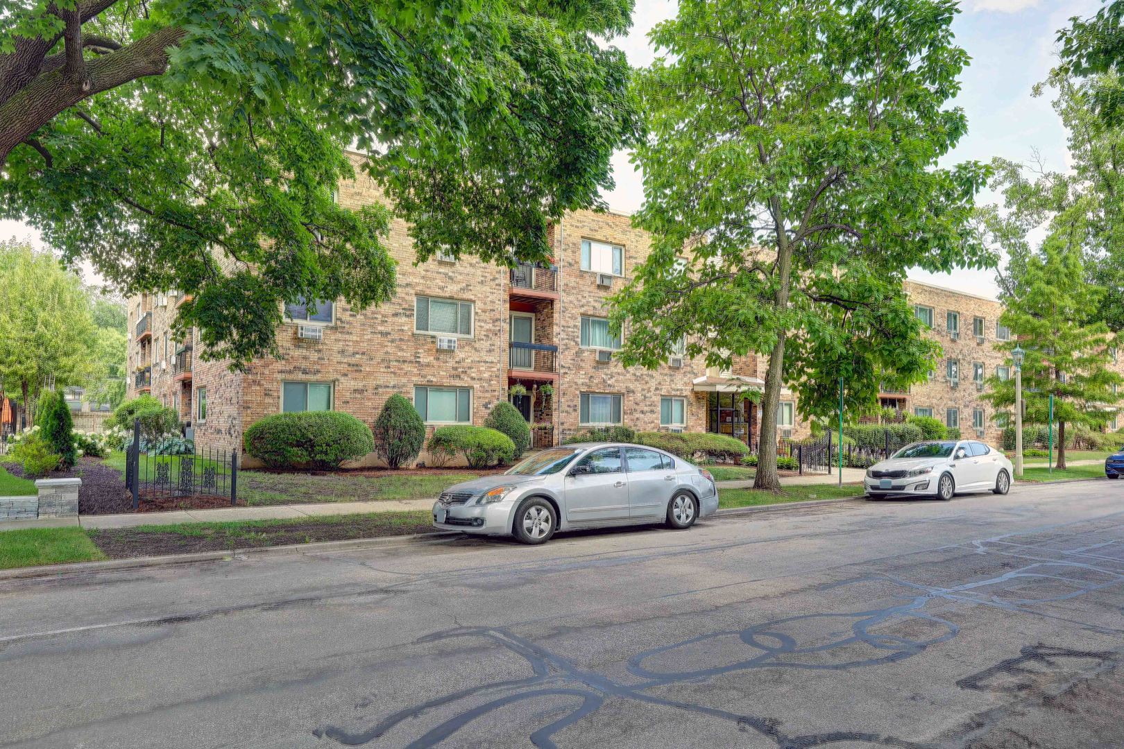420 Home Avenue #202, Oak Park, IL 60302
