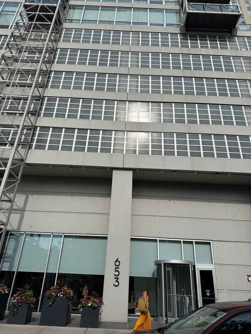 653 N Kingsbury Street #1208, Chicago, IL 60654