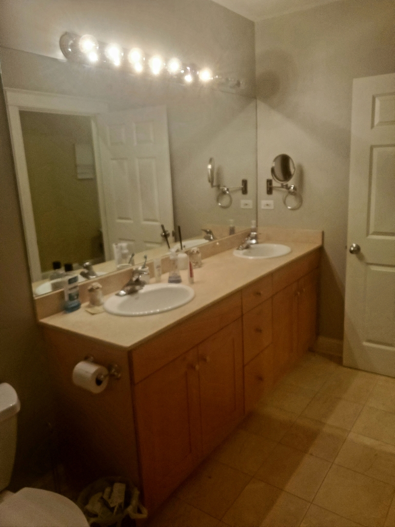 3755 N Racine Avenue #2C, Chicago, IL 60613