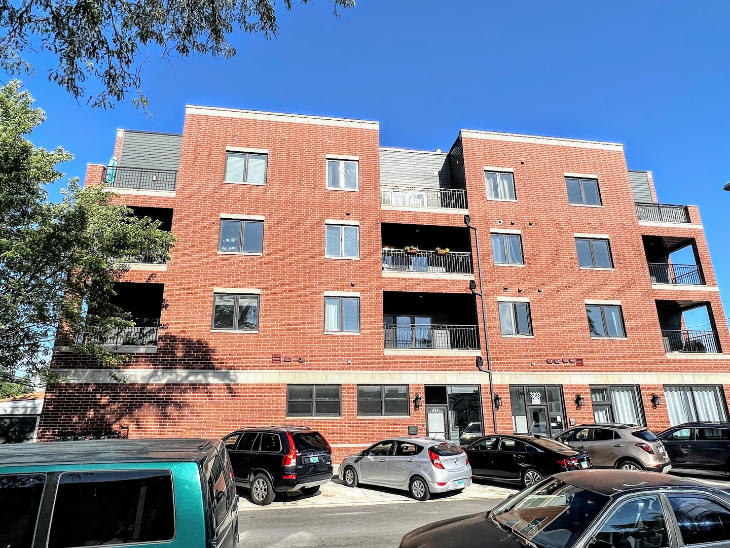 3203 N Ridgeway Avenue #4C, Chicago, IL 60618