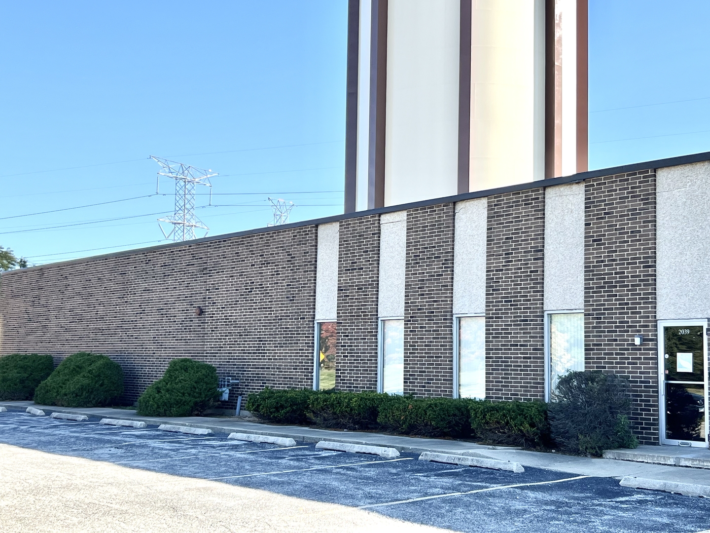 2039 Foster Avenue, Wheeling, IL 60090