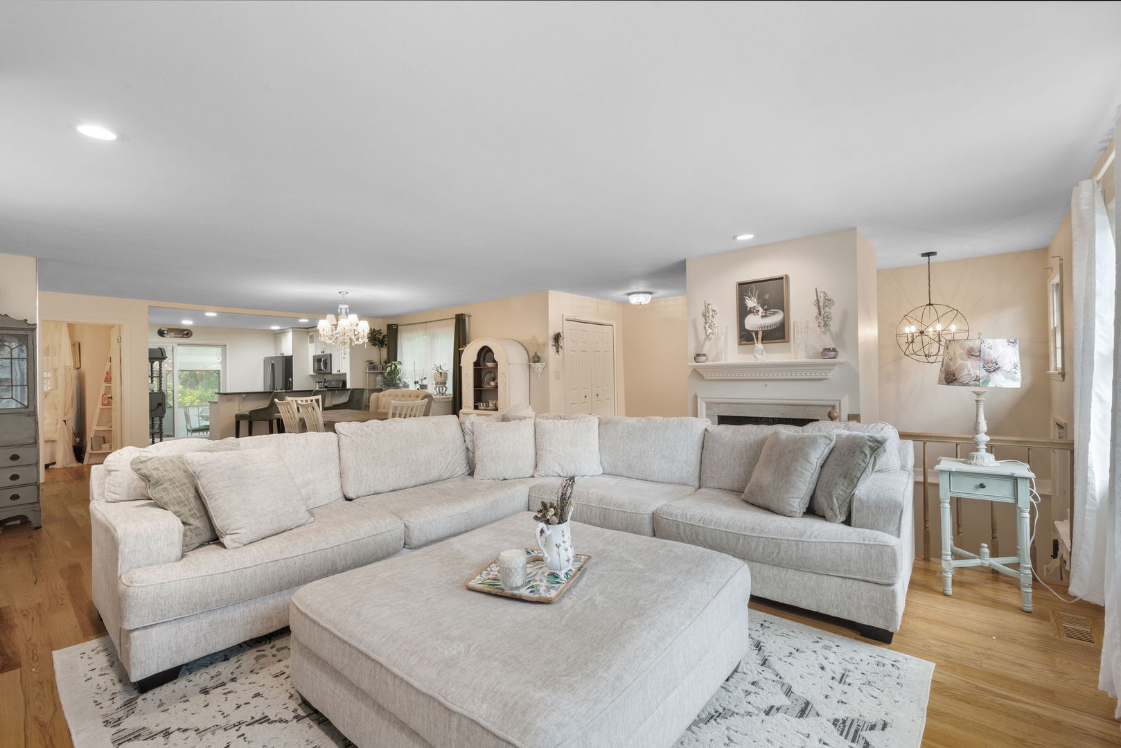818 Evernia Court, Geneva, IL 60134